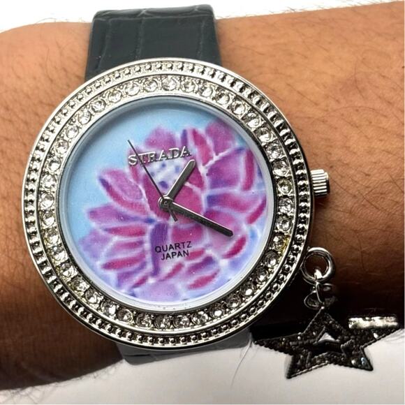 Silver Floral/Star Watch - Picture 2 of 5
